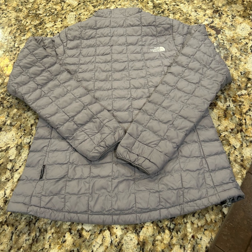 The North Face Women's Gray Quilted Jacket size small - Picture 4 of 4